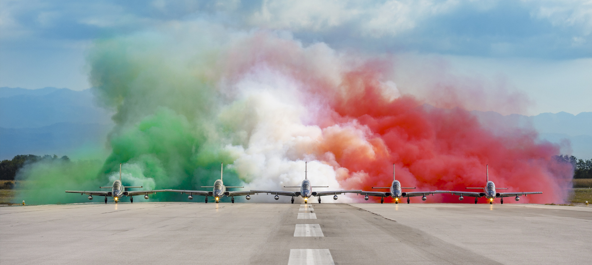 Foto delle Frecce Tricolori in formazione